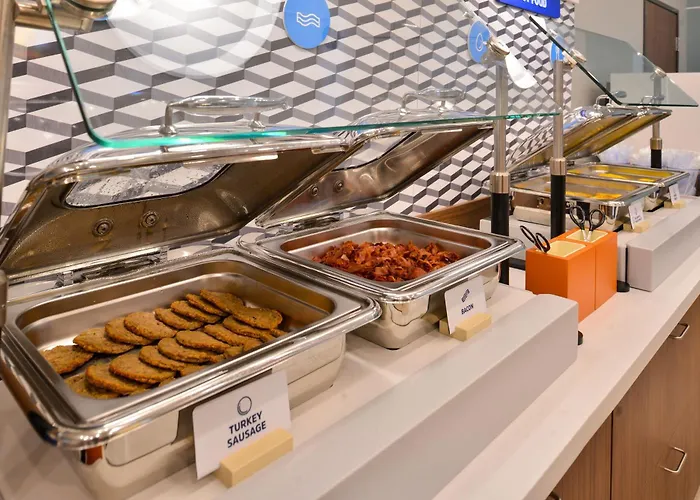 Отель Express & Chicago-midway Airport By Ihg 2*