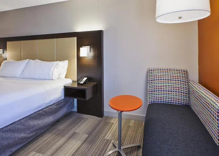 Express & Chicago-midway Airport By Ihg 2*