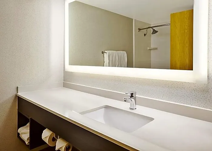Express & Chicago-midway Airport By Ihg