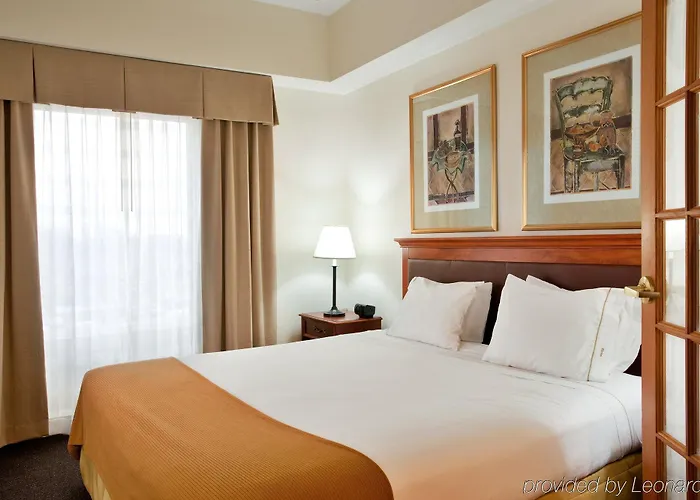 Отель Express & Chicago-midway Airport By Ihg 2*