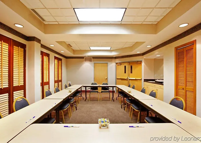 Express & Chicago-midway Airport By Ihg Отель 2*
